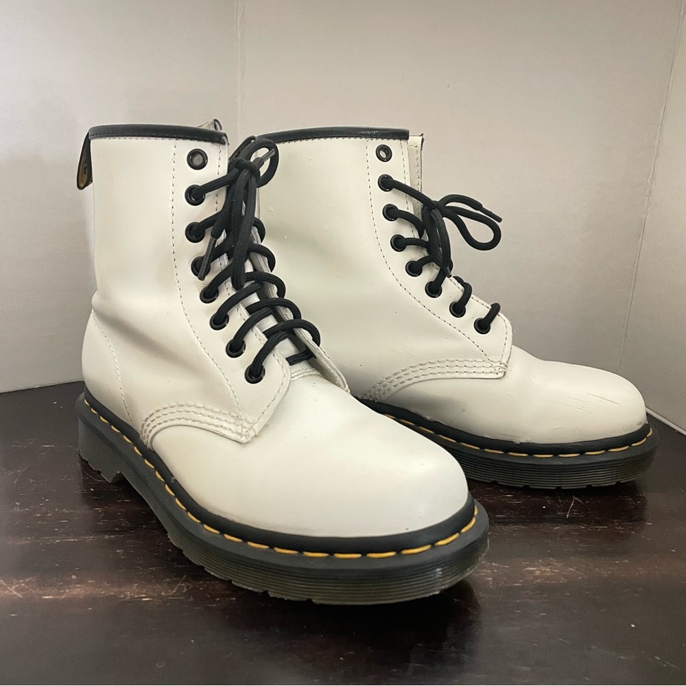 Dr Martens White 8 eye Boots Sz 36